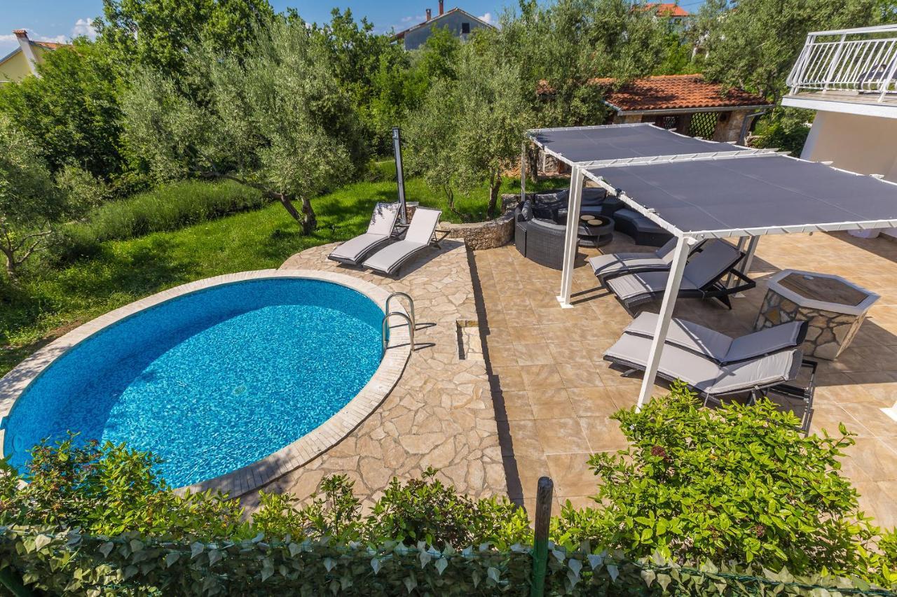 Holiday Home Olive Garden Brzac Exteriör bild